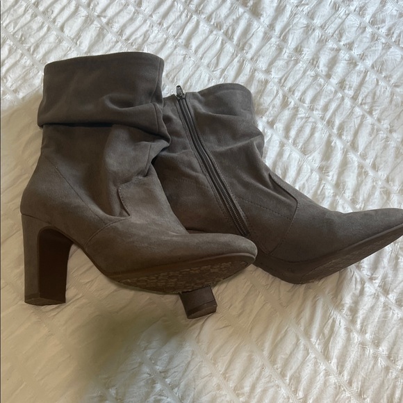 Kelly & Katie Dark Brown Heeled Boots - Picture 1 of 2